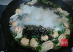 Illustration of how to make carrot and meat wontons 11