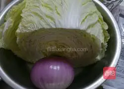 Illustration of how to make dumplings stuffed with beef and cabbage 2 