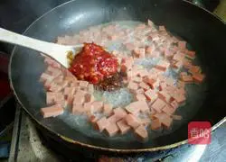 Illustration of making soybean paste noodles 8