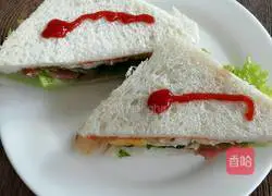 Illustration of how to make a breakfast sandwich 11 