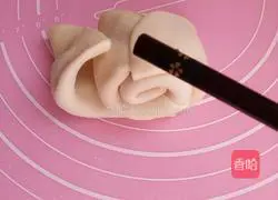 Illustration of how to make rose dumplings 9
