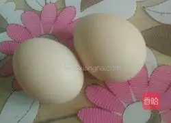 Illustration of how to make peas and eggs fried rice 3