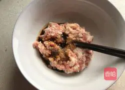 Illustration of how to make vegetable and meat wontons 2