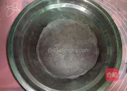 Illustration of how to make black rice noodles steamed buns 3