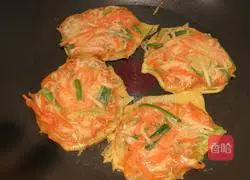 Illustration of how to make shredded pancakes 9