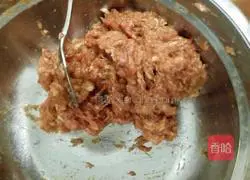 Illustration of how to make leek and meat dumplings 3