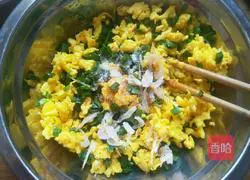 Illustration of how to make vegetarian Sanxian dumplings 7