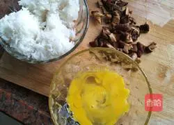 Illustration of how to make fried rice with mushrooms and eggs 1