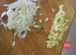 Illustration of how to make cabbage and meat green dumplings 4