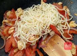 Illustration of how to make tomato and egg fried noodles 7