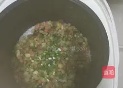 Illustration of how to make braised rice with potatoes, sausages and bacon 4