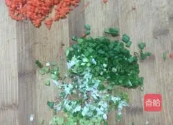 Illustration of how to make egg colored dough 2