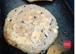 Illustration of how to make peanut sesame and bean dregs cake 4