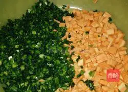 Illustration of how to make sweet potato and chive pancakes 2