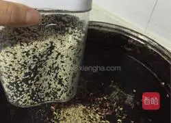 Illustration of how to make crispy cakes 7