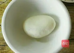 Illustration of how to make beef and green onion dumplings 6