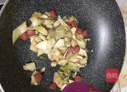 Illustration of how to make fried noodles with king oyster mushroom 6