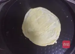 Illustration of how to make egg burrito 6