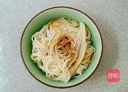 Illustration of how to make scallion oil noodles 10