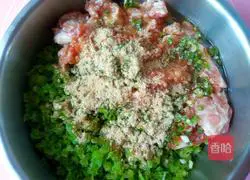 Illustration of how to make celery and pork buns 8