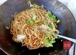 Illustration of how to make cabbage fried noodles 4