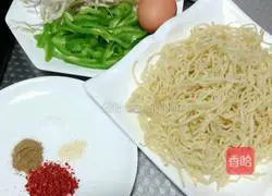 Illustration of how to make fried egg noodles 1