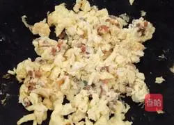 Illustration of how to make green bean sprouts and egg fried rice 7