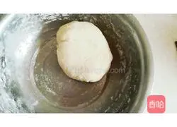 Illustration of how to make hot noodles with scallion pancakes 3