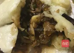 Illustration of how to make steamed buns with meat and beans 6