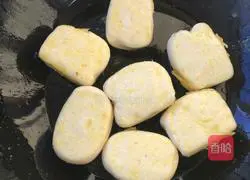 Illustration of how to make gold and silver condensed milk steamed buns 4
