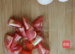 Illustration of how to make tomato and egg fried rice 1