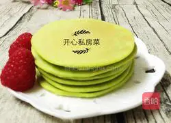 Illustration of how to make cucumber juice and egg pancakes 12