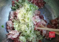 Illustration of how to make meat buns 3