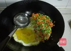 Illustration of how to make egg fried rice 6