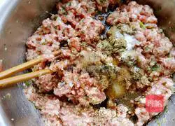 Illustration of how to make beef and radish dumplings 5