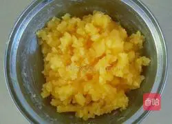 Illustration of how to make custard wife cake (vegetable oil version) 1