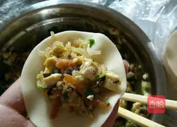 Illustration of how to make egg vermicelli dumplings 5