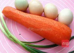 Illustration of how to make carrot and egg pancakes 1