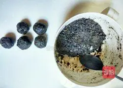 Illustration of how to make pig glutinous rice balls 1