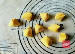 Illustration of how to make rose pumpkin steamed buns 12