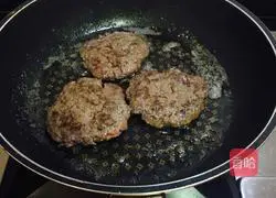 Illustration of how to make satay beef cake 11