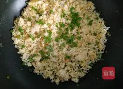 Illustration of how to make scallop and egg fried rice 7