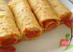 Illustration of how to roll ham sausage with carrot and egg pancake 10