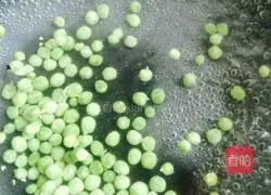 Sausage Illustration of how to make pea fried rice 2