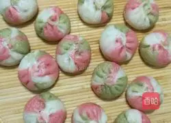 Illustration of making mushroom and pork buns 12