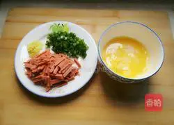 Illustration of how to make egg and ham fried rice (kuaishou rice) 2