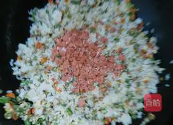 Illustration of how to make fried rice with carrots, beans, eggs and eggs 8