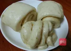 Illustration of how to make leek buns 7