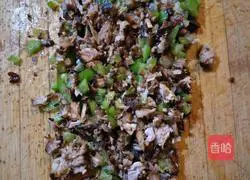 Illustration of how to make conch-shaped steamed buns with meat buns 14