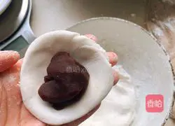 Illustration of making glutinous rice flour bean paste buns 1